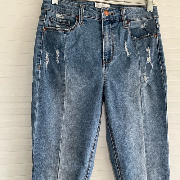 Ivy And Main Skinny Jeans - Picture 2 of 6